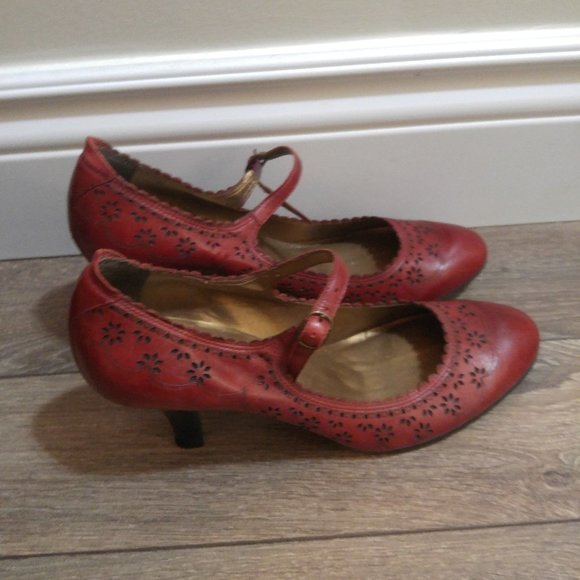 Gorgeous Bos & Co Leather Heels - Picture 4 of 5